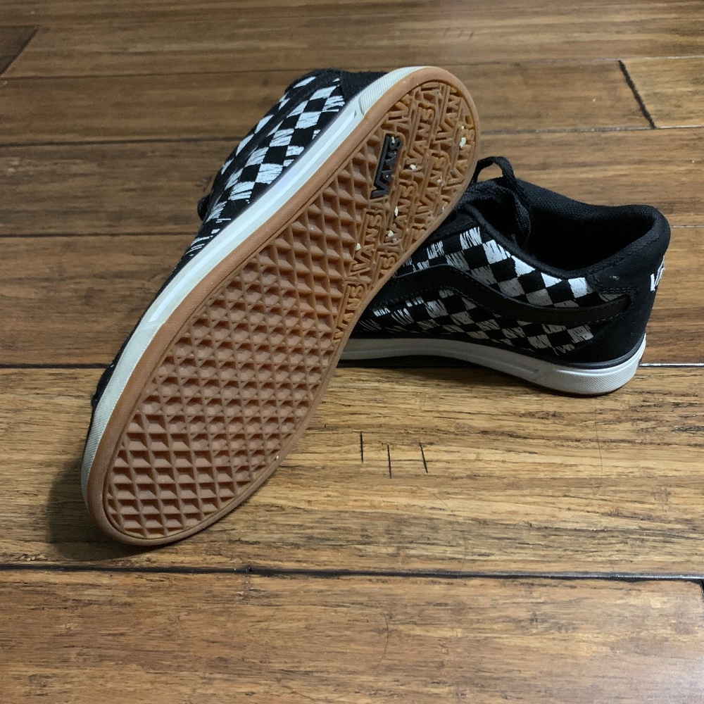 Like new - Vans Mercer Black/White Checkered Low Skate Shoes, size 7 - Picture 2 of 8
